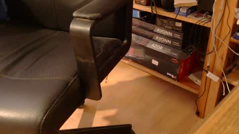 Snapshot of coyote017 chatting on July 8, 2026, 4:22 pm coyote017 online show from July 8, 2026, 4:22 pm