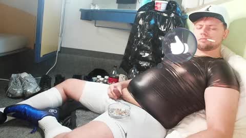 Snapshot of cravingboy chatting on December 6, 2024, 3:22 pm robin online show from December 6, 2024, 3:22 pm