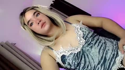 Hot Ayisha online show from November 3, 2025, 7:26 pm
