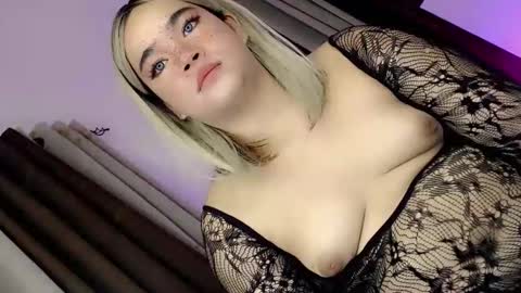 Hot Ayisha online show from February 11, 2026, 8:14 pm