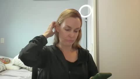 Anny online show from March 10, 2026, 10:53 am