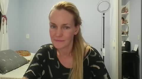 Anny online show from April 7, 2026, 12:00 am