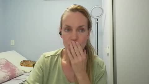 Anny online show from April 24, 2026, 12:35 am
