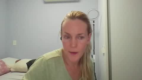 Anny online show from April 27, 2026, 12:41 am