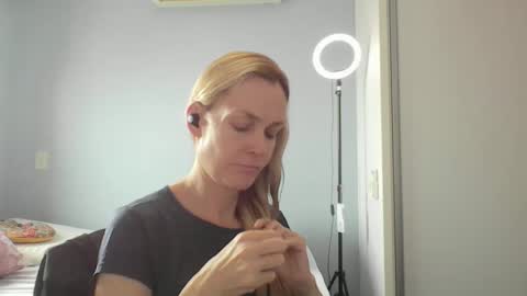 Anny online show from April 29, 2026, 12:31 pm