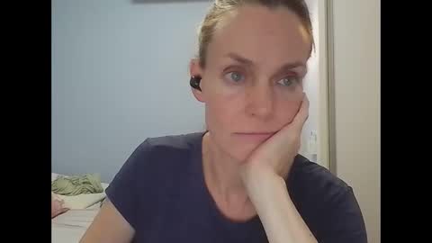 Anny online show from April 30, 2026, 8:57 pm