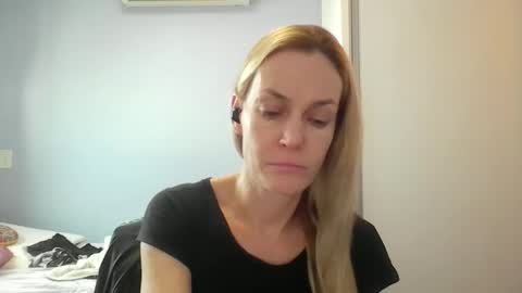 Anny online show from May 8, 2026, 10:42 am