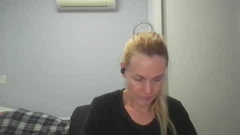 Anny online show from May 11, 2026, 12:05 am