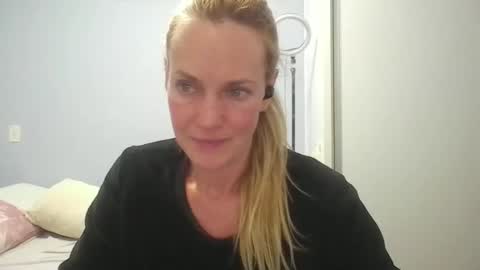 Anny online show from May 18, 2026, 12:18 am