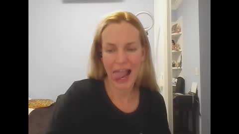 Anny online show from May 19, 2026, 12:16 am