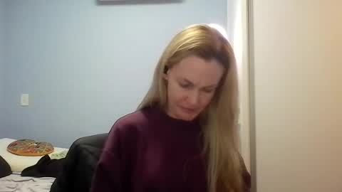 Anny online show from July 27, 2026, 12:23 pm