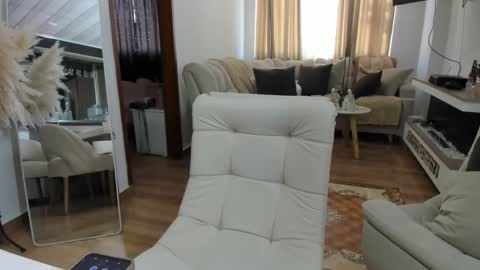 LAURA online show from February 4, 2026, 12:55 pm