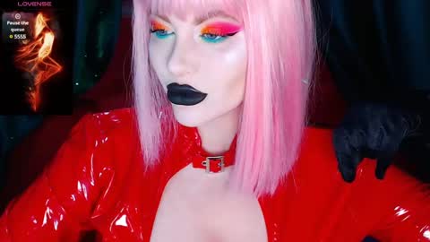 Snapshot of crazypinkyball chatting on December 7, 2024, 1:40 pm Roxy online show from December 7, 2024, 1:40 pm