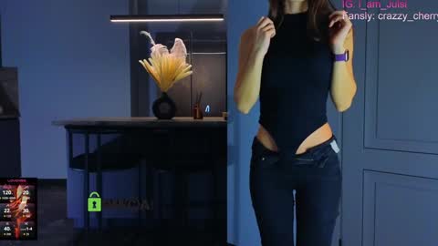 Snapshot of crazzy_cherry chatting on October 12, 2025, 1:43 pm crazzy cherry online show from October 12, 2025, 1:43 pm