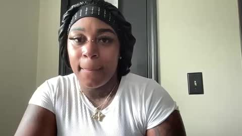 Snapshot of creame_sensation chatting on September 23, 2025, 5:27 pm PHANTOMTARGARYENXXX online show from September 23, 2025, 5:27 pm