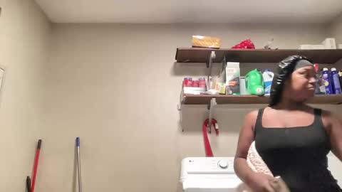 Snapshot of creame_sensation chatting on October 22, 2025, 11:54 am PHANTOMTARGARYENXXX online show from October 22, 2025, 11:54 am