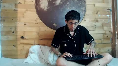  CAMILA Y SEBASTIAN online show from January 24, 2025, 2:49 am