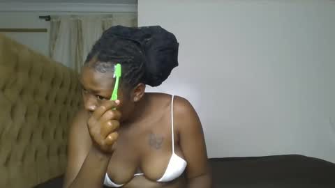 creamy_pie1 online show from February 12, 2026, 10:05 pm