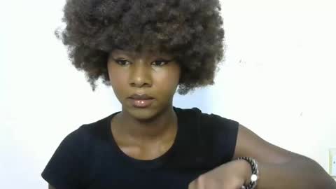 Snapshot of creamybabee chatting on January 12, 2025, 10:02 am queen online show from January 12, 2025, 10:02 am