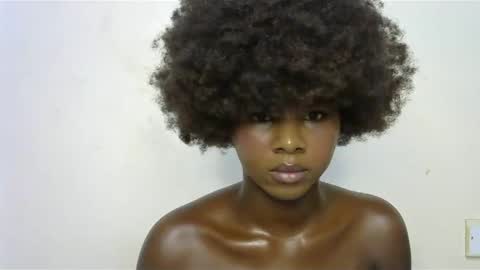 Snapshot of creamybabee chatting on January 17, 2025, 5:41 pm queen online show from January 17, 2025, 5:41 pm