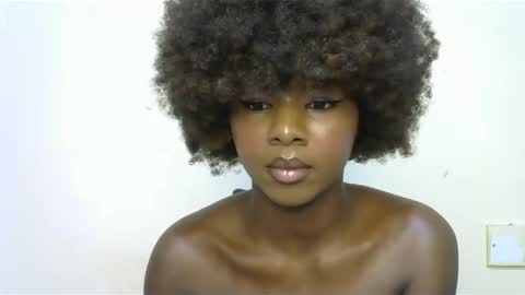 Snapshot of creamybabee chatting on January 18, 2025, 9:02 pm queen online show from January 18, 2025, 9:02 pm