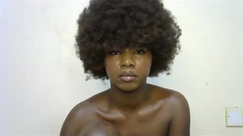 Snapshot of creamybabee chatting on January 19, 2025, 12:17 am queen online show from January 19, 2025, 12:17 am