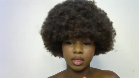 Snapshot of creamybabee chatting on January 22, 2025, 2:37 am queen online show from January 22, 2025, 2:37 am