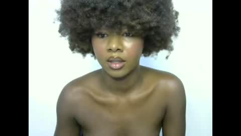 Snapshot of creamybabee chatting on January 25, 2025, 1:52 pm queen online show from January 25, 2025, 1:52 pm