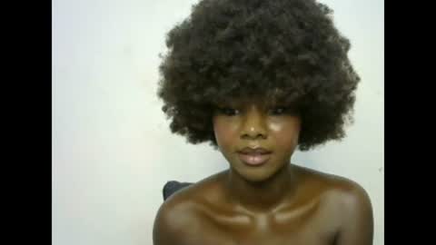 Snapshot of creamybabee chatting on January 27, 2025, 2:02 pm queen online show from January 27, 2025, 2:02 pm