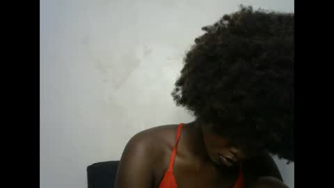 Snapshot of creamybabee chatting on March 2, 2025, 12:01 pm queen online show from March 2, 2025, 12:01 pm