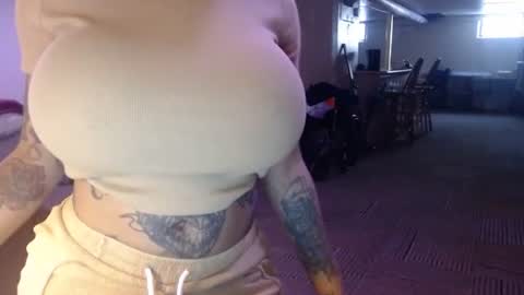 CreamyExotica online show from February 1, 2026, 1:53 pm