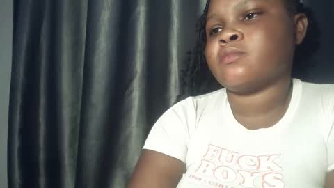 creamyposh1 online show from November 3, 2025, 5:25 pm