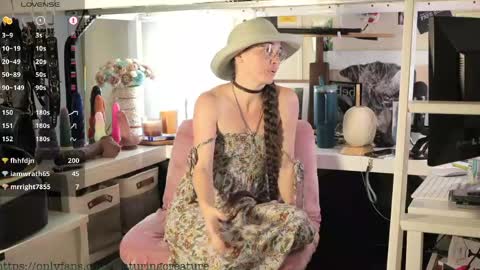 Creature Marie online show from May 19, 2026, 1:56 am