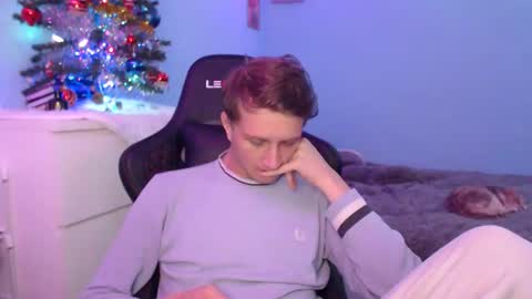 Snapshot of creedsweetie chatting on December 21, 2025, 3:41 pm CAT online show from December 21, 2025, 3:41 pm