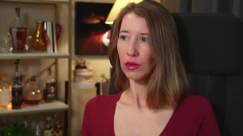 Snapshot of creme_dela_creme chatting on October 7, 2025, 5:43 pm Quinn de la Creme online show from October 7, 2025, 5:43 pm