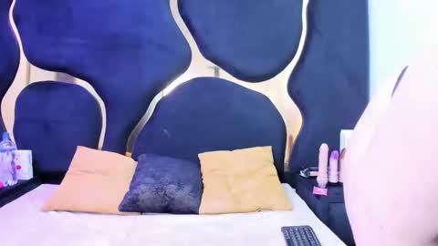 Criistaal   online show from January 19, 2026, 4:05 am