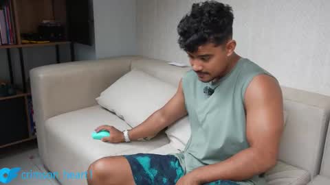 Crimson heart online show from March 15, 2026, 3:07 pm