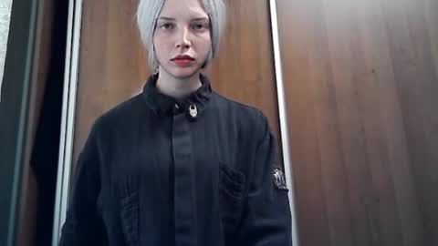 crimson_lady6 online show from May 18, 2026, 4:46 pm