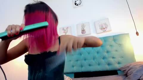 cris_dulce online show from December 14, 2025, 7:40 pm