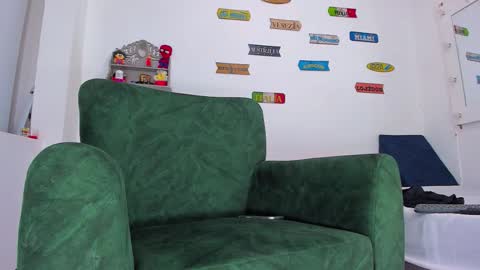 Snapshot of cris_stone chatting on November 10, 2025, 12:09 am cristian online show from November 10, 2025, 12:09 am