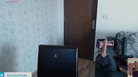 Snapshot of cris_tinne chatting on October 28, 2025, 7:34 am cris_tinne online show from October 28, 2025, 7:34 am