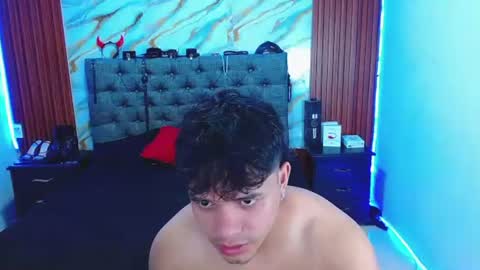 CRISANDMERY online show from June 29, 2026, 3:02 am