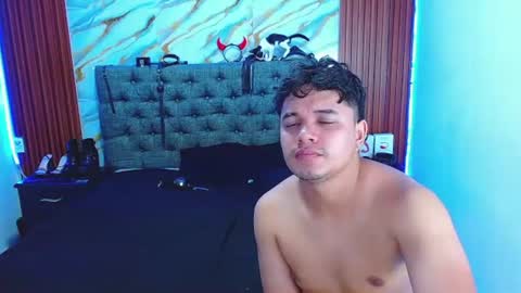 CRISANDMERY online show from July 1, 2026, 4:58 am