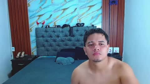 CRISANDMERY online show from August 3, 2026, 3:27 am