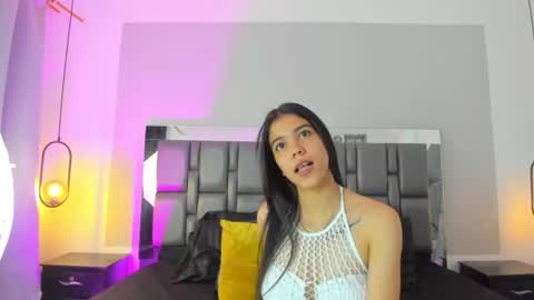 Snapshot of crisle_11 chatting on June 27, 2026, 12:22 pm Cris online show from June 27, 2026, 12:22 pm