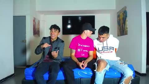 Snapshot of crismens chatting on September 13, 2025, 5:57 pm crismens online show from September 13, 2025, 5:57 pm