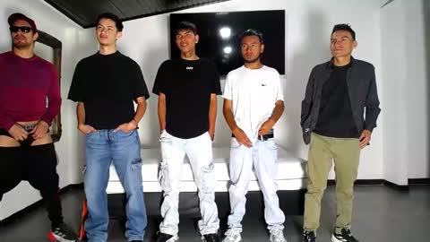 Snapshot of crismens chatting on September 28, 2025, 12:10 pm crismens online show from September 28, 2025, 12:10 pm