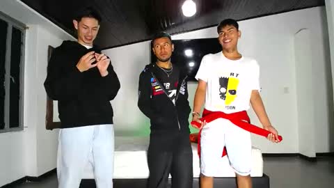 Snapshot of crismens chatting on October 9, 2025, 11:41 am crismens online show from October 9, 2025, 11:41 am