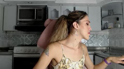 Cristina Onazis online show from March 11, 2026, 6:25 pm