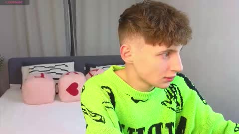 Snapshot of crisp1n chatting on November 26, 2025, 4:52 pm Chris online show from November 26, 2025, 4:52 pm